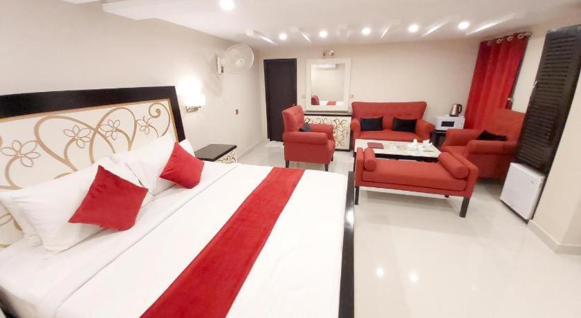 Hotel Mairona Gulberg Lahore Esterno foto