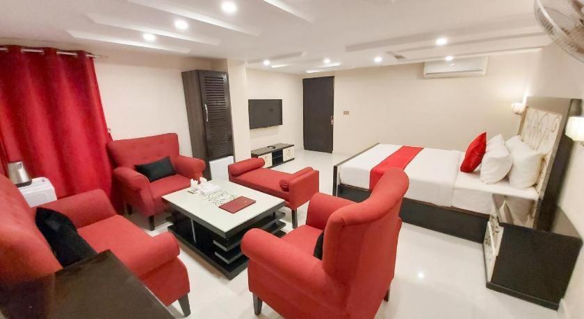 Hotel Mairona Gulberg Lahore Esterno foto