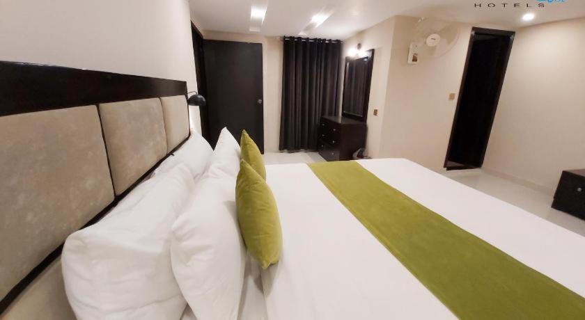 Hotel Mairona Gulberg Lahore Esterno foto