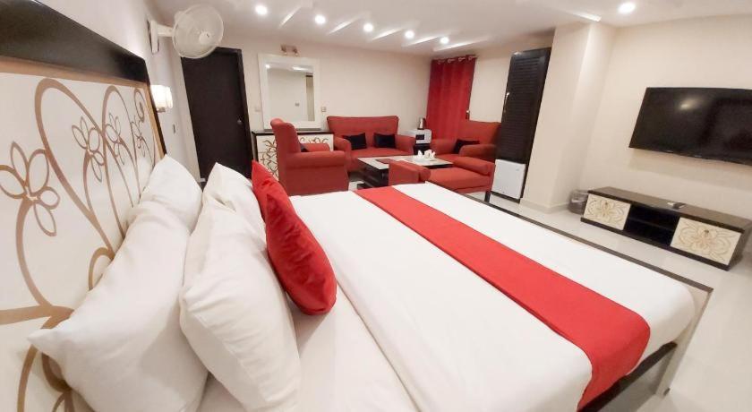 Hotel Mairona Gulberg Lahore Esterno foto