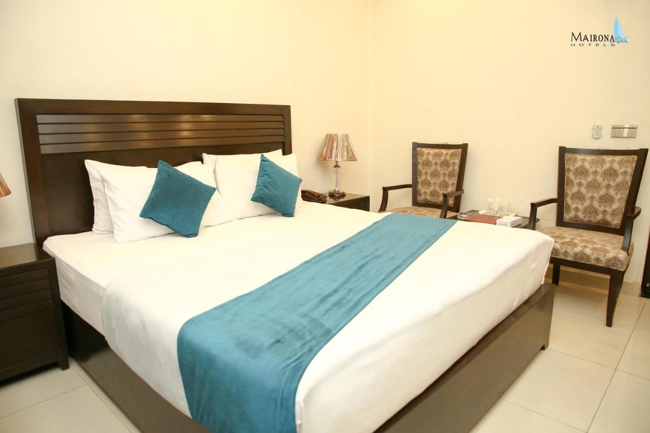 Hotel Mairona Gulberg Lahore Esterno foto