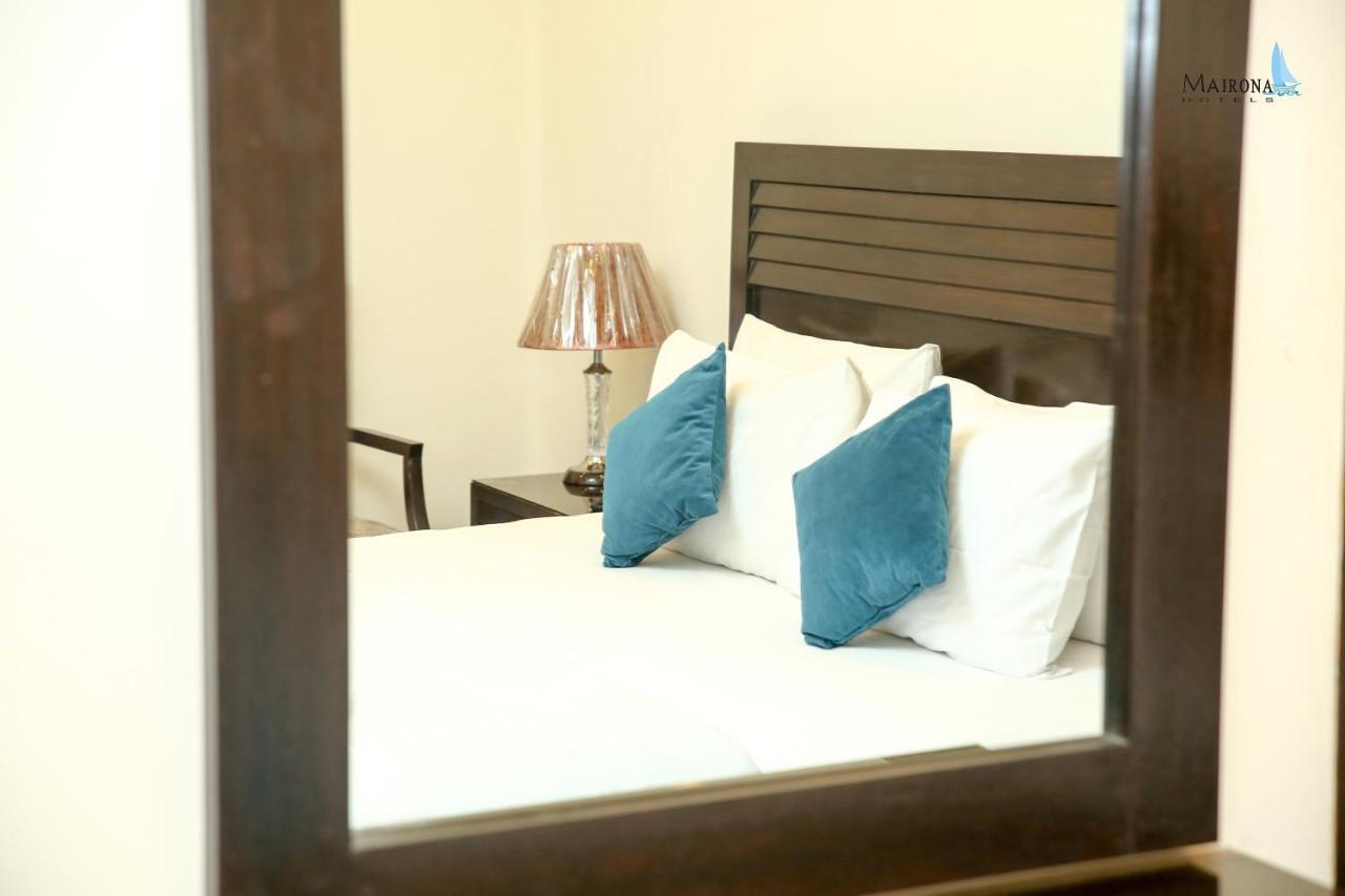 Hotel Mairona Gulberg Lahore Esterno foto