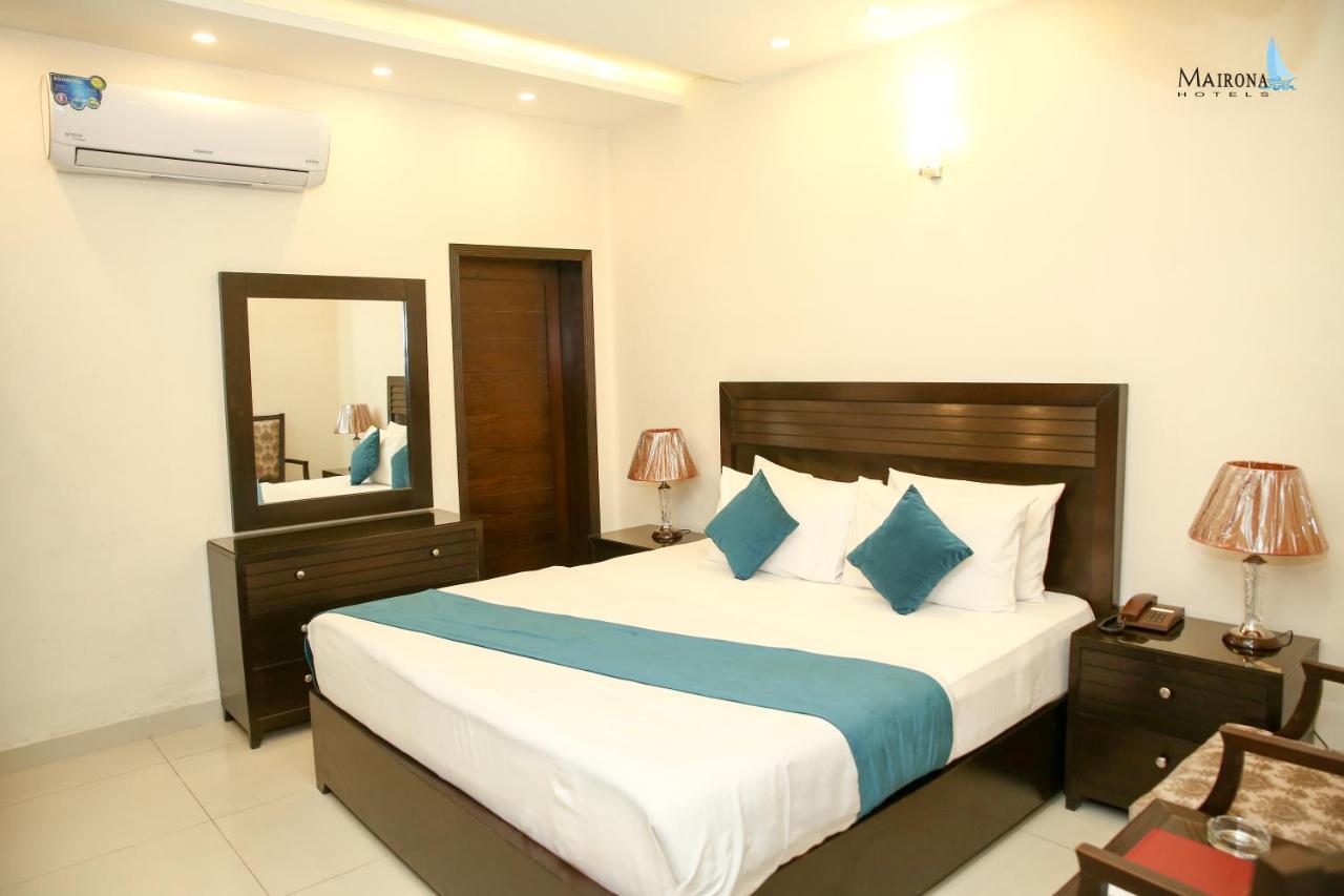Hotel Mairona Gulberg Lahore Esterno foto
