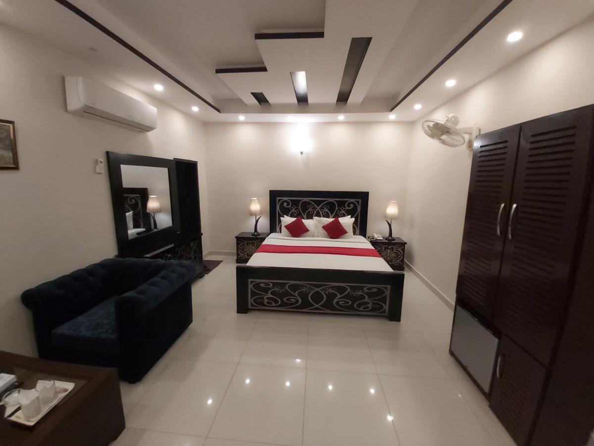 Hotel Mairona Gulberg Lahore Esterno foto
