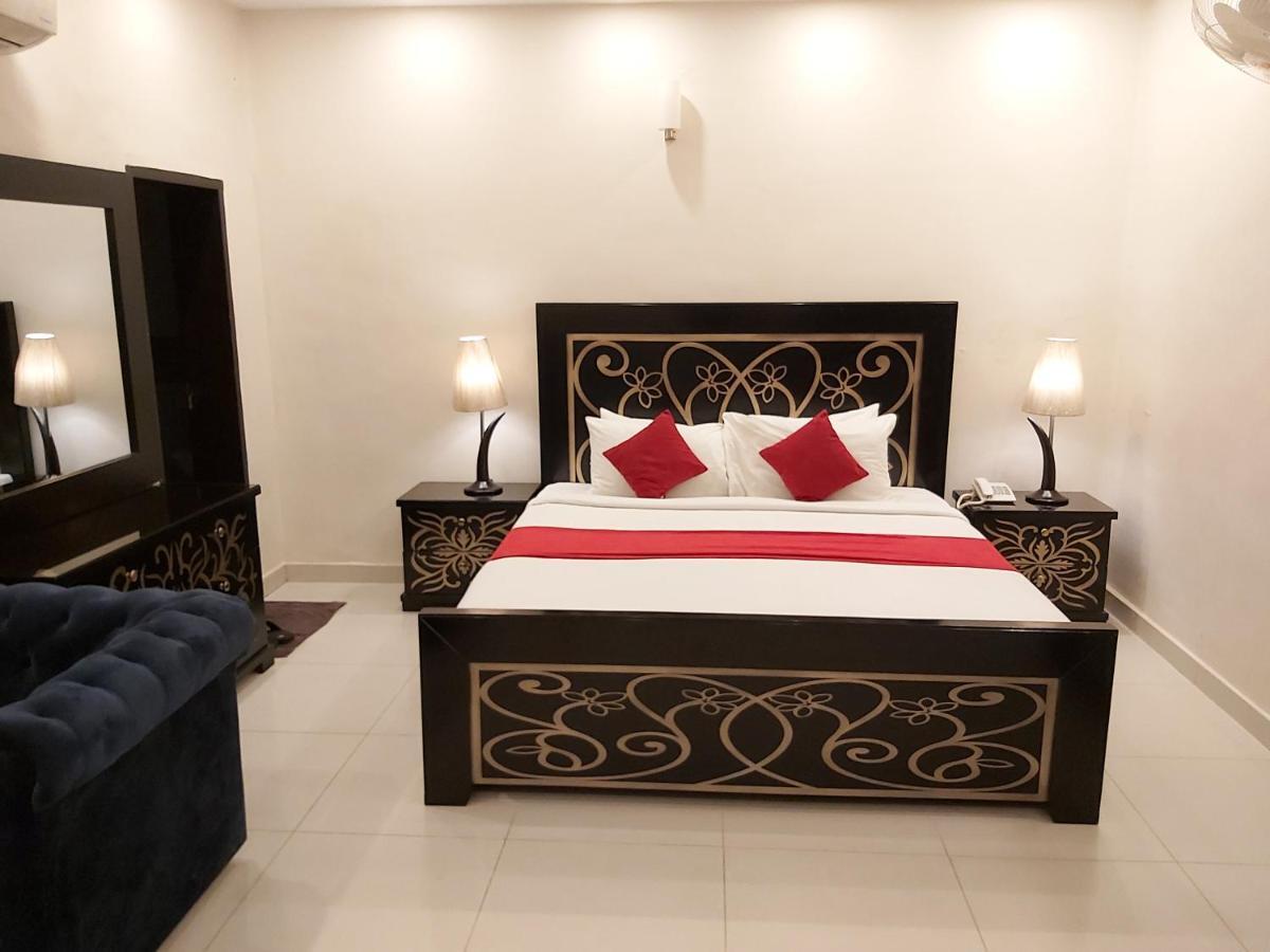 Hotel Mairona Gulberg Lahore Esterno foto