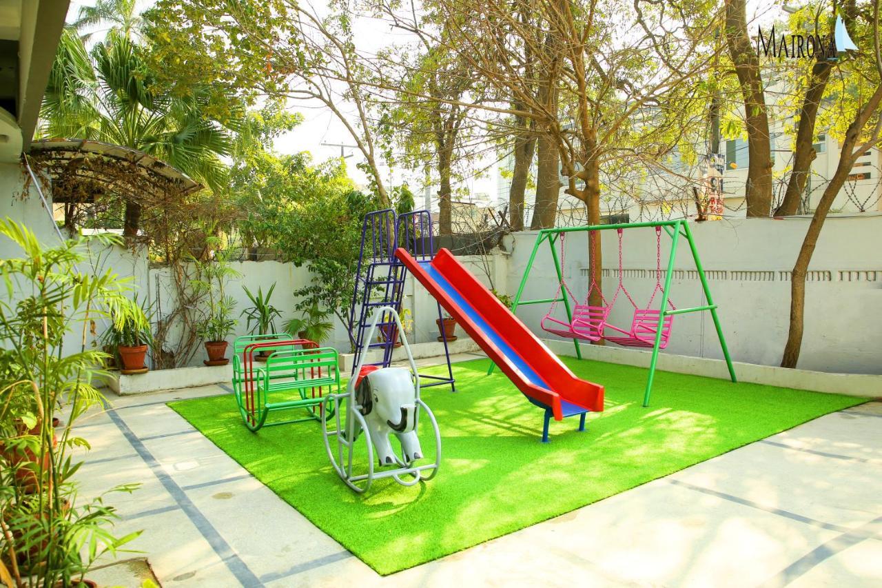 Hotel Mairona Gulberg Lahore Esterno foto